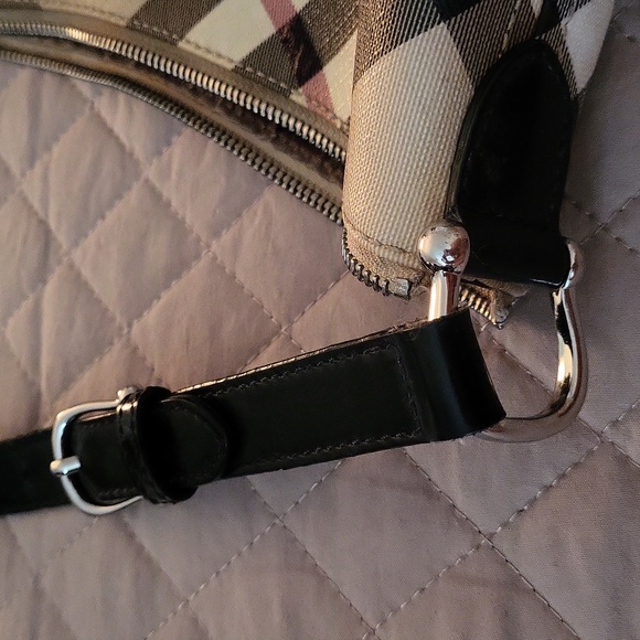 100% authentic Burberry shoulder bag fair condition. Many years left. - Picture 5 of 17